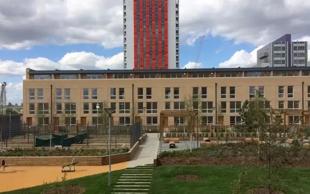 Silvertown Square 25970# 2