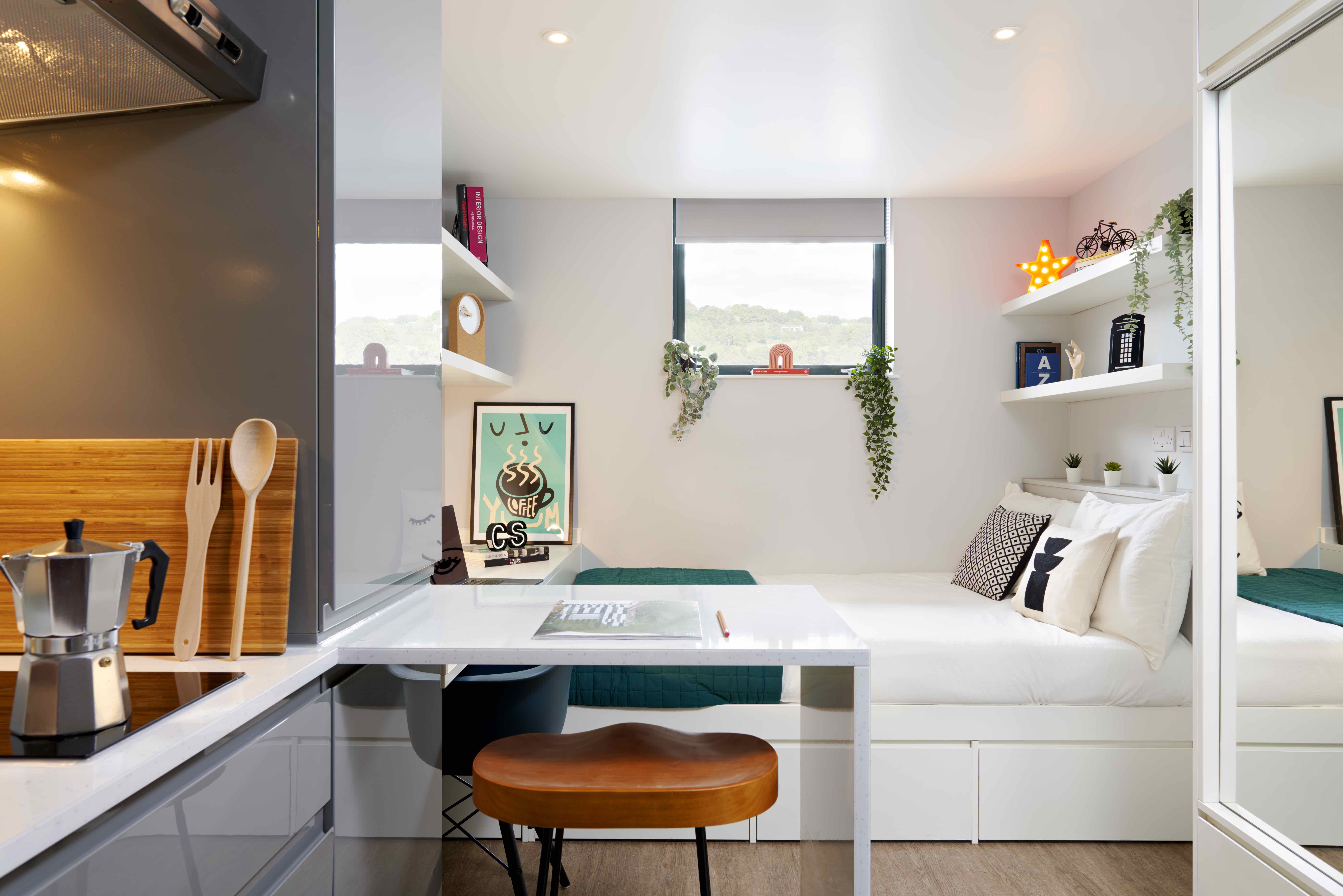 Standard Studio - Single