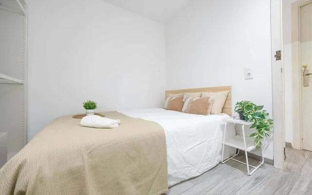 Carrer de Pere Cabanes Valencia 46019 Spain 2