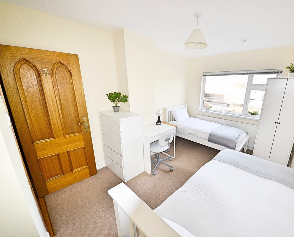 Male Twin Room Ensuite