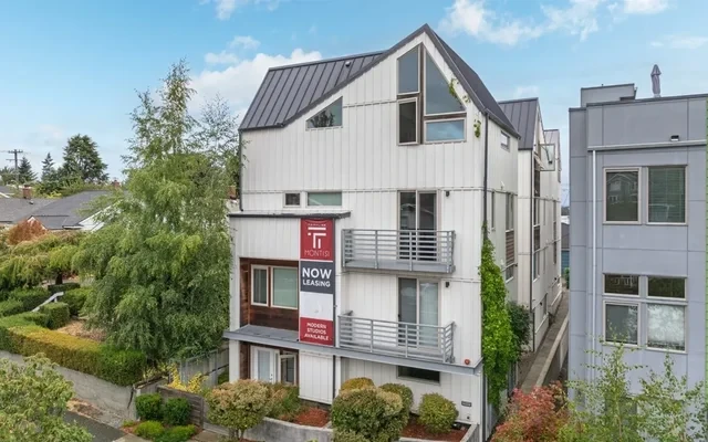 Montisi Apartments - シアトルの学生向け宿泊施設