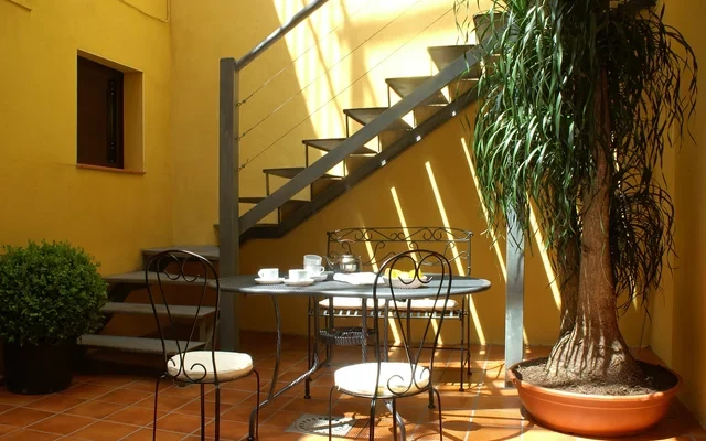Cosy one bedroom amazing location, steps from the Beach 2
