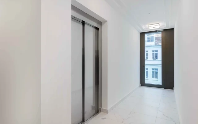 Linienstrasse 221DE-01-009-001HF 4