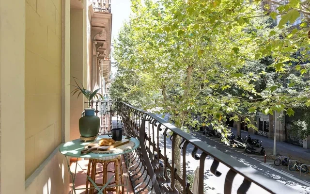 Pipa - 1 bedroom and balcony in Eixample Esquerra 2