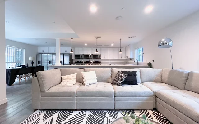 Private Room with Bath Near USC at 1439 W 37th Dr 1