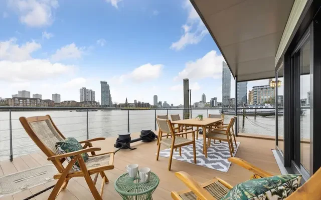 Cheyne Walk, London, SW10 0DG 1