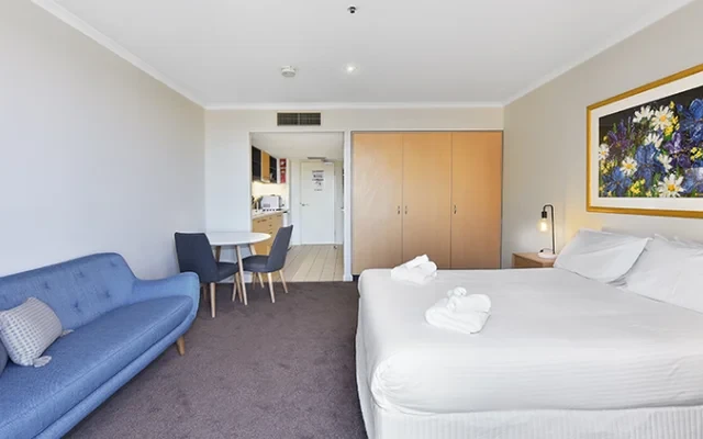 Apartment @ 10 St. Andrews Place 4