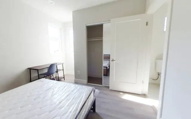 1346 1/2 W 37th Pl 6B6B 1