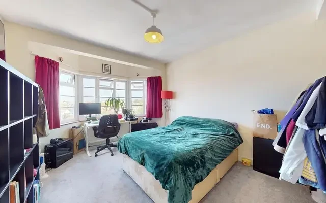 Hendon Way 26176# 4