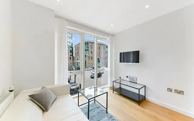 Waterford Court, 7 Turnberry Quay, London, E14 9GH 2