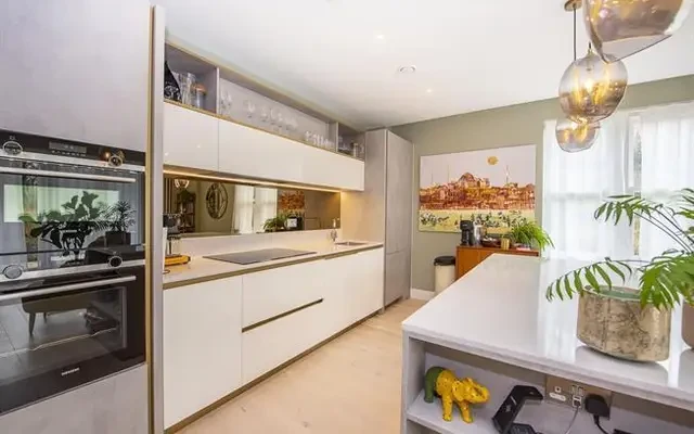 Atkinson Close, Wimbledon, London, SW20 0FA 4