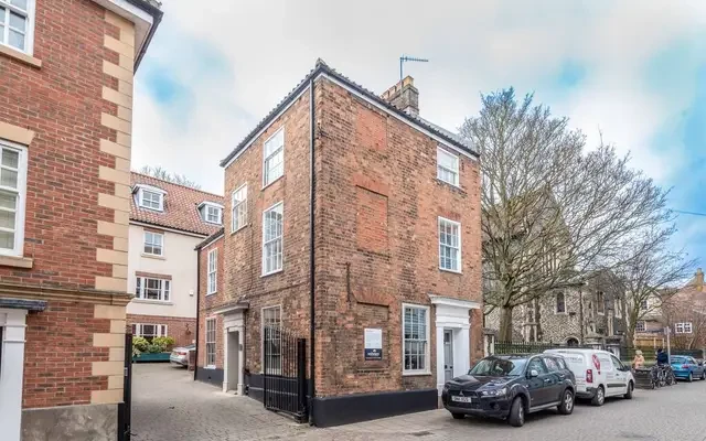 Contemporary 2 bed apartment 1