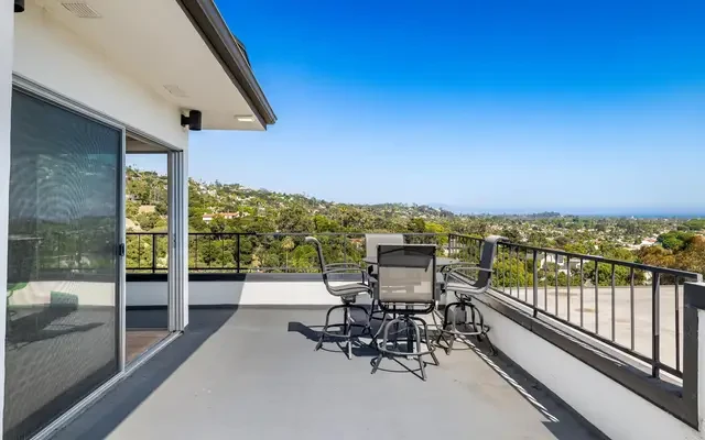 813 East Anapamu Street - Santa Barbara student accommodation - Terrace