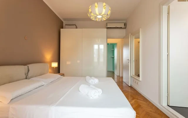 Caracciolo Apartment With Balcony 2