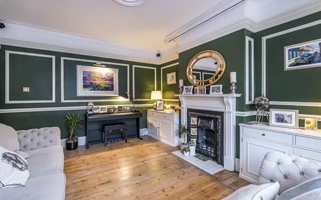 Chatsworth Avenue, London, SW20 8JZ 2