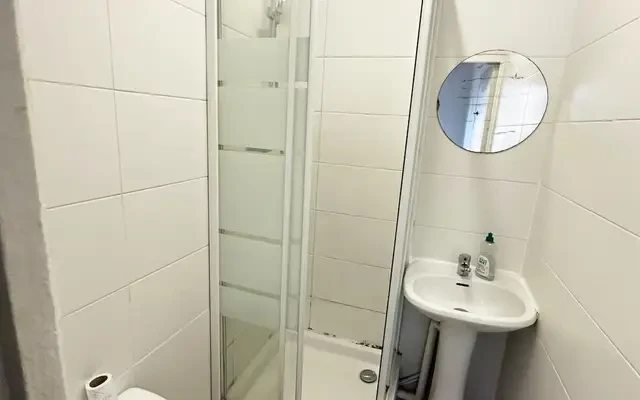 Levallois-Perret 92e·16m²·F1·Studio·With furniture 4