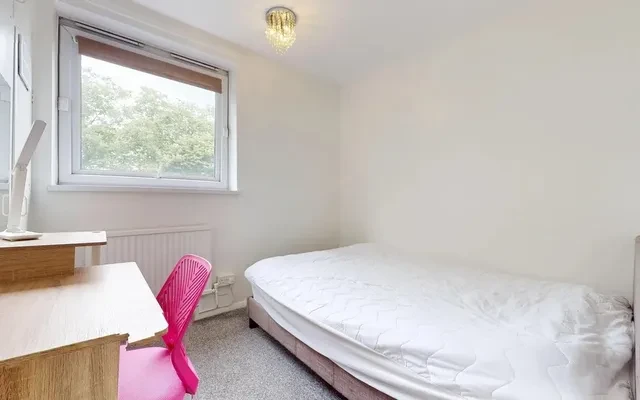LH-Hall Place 4