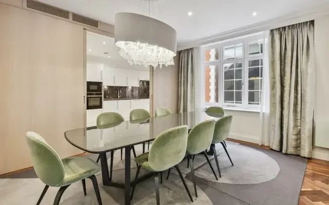 Stratton Street London W1J 4