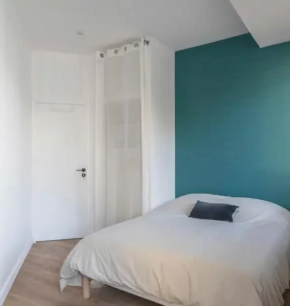 Snug double ensuite bedroom in Hauts-Pavés - Saint-Félix