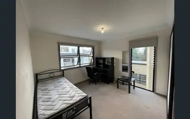 85 Munro St 4