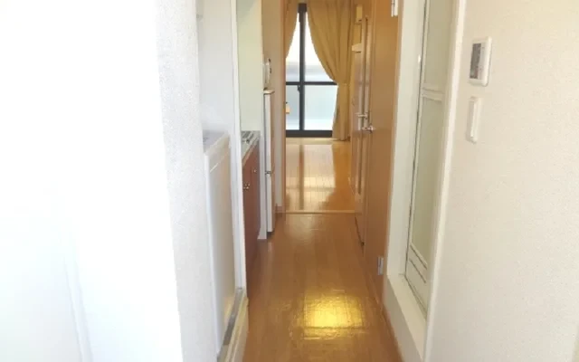 レオパレス浩然 - 犬山市の学生向け宿泊施設 - 204号房间(带独立厨房)