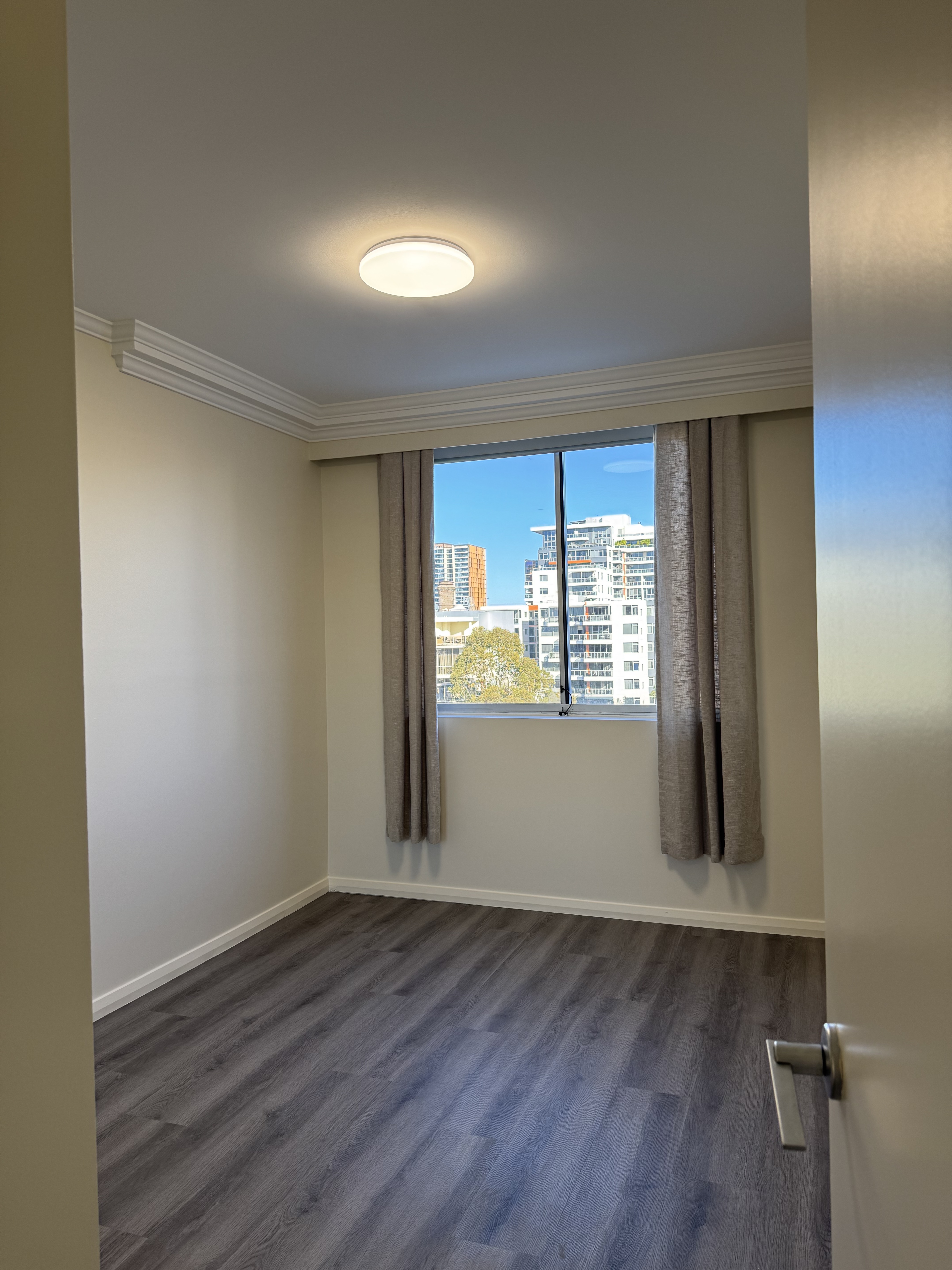 7 Crystal St