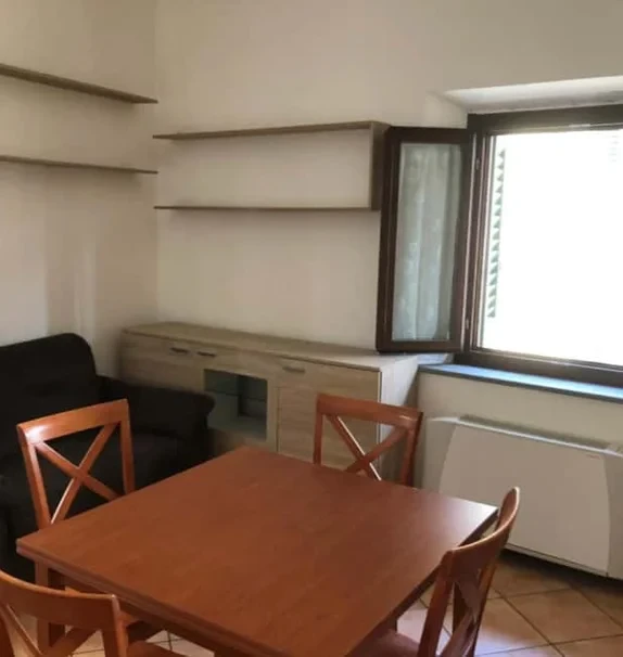 Apartment in Piazza Farinata degli Uberti, Empoli for 50 m² with 1 bedrooms