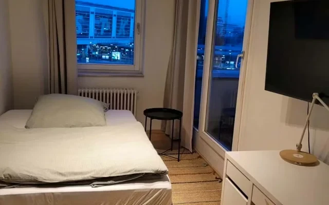 Sonntagstrasse 4