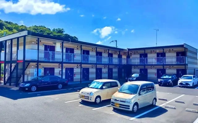 レオパレスエクレール – Studentenunterkunft in Arita市