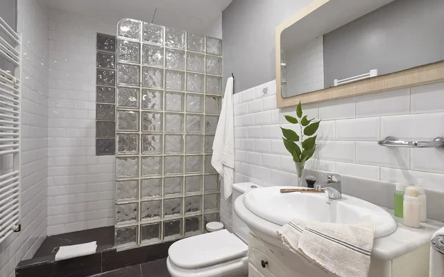Lovey 4 bedroom apartment close to Francesc Macia, very nice area 1