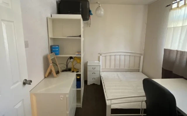 Shared Place·4B4B···12 Preston Close 1