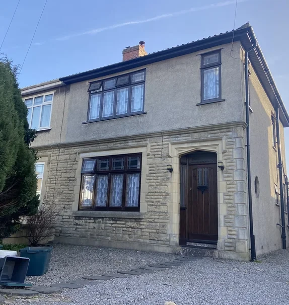 4 Beds Semi-detached House