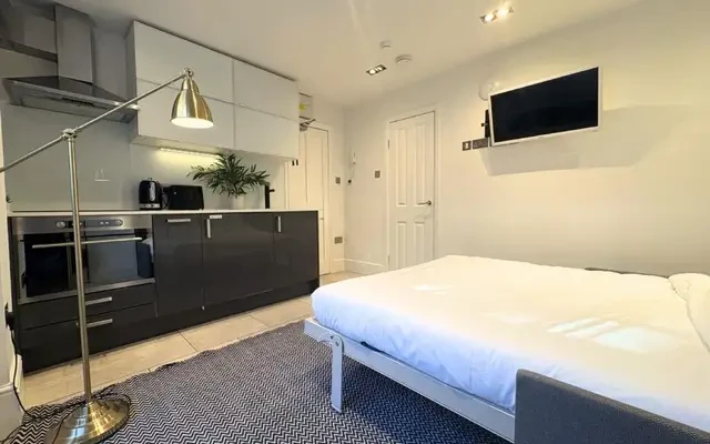 LH-191 Gloucester Place 1