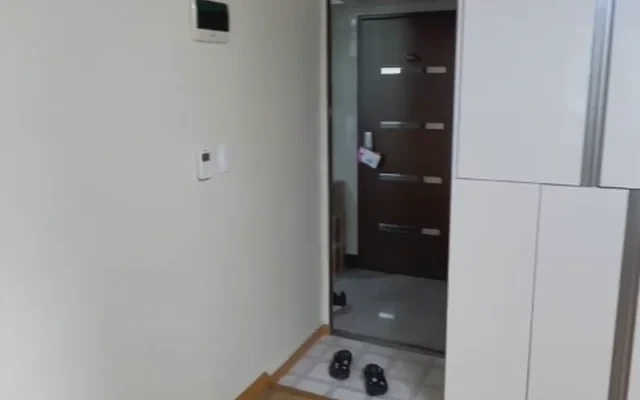Large Single Room In A Residential Building 3