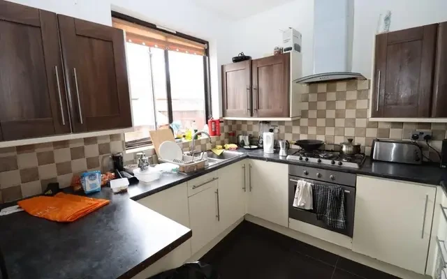 apartment in Ilford 0