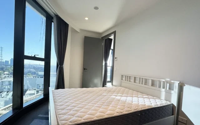 25 Waterfront Way 2