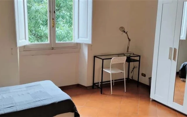 Stanza condivisa in Viale Dei Mille 32 - alloggio per studenti a Firenze - Shared Room