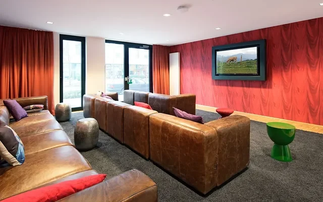 Youniq Frankfurt Riedberg 3