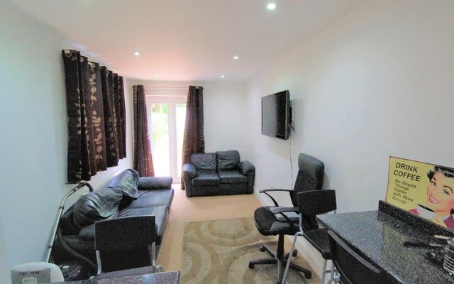Entire Place·7B6B···241 Tiverton Road, Selly Oak 4