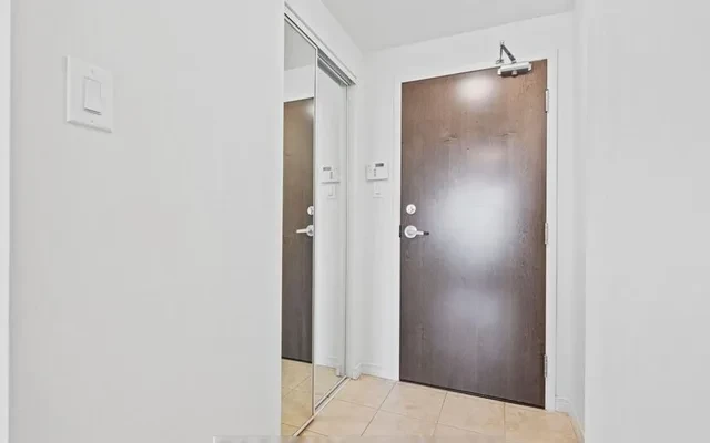 714 - 9 George St N 4