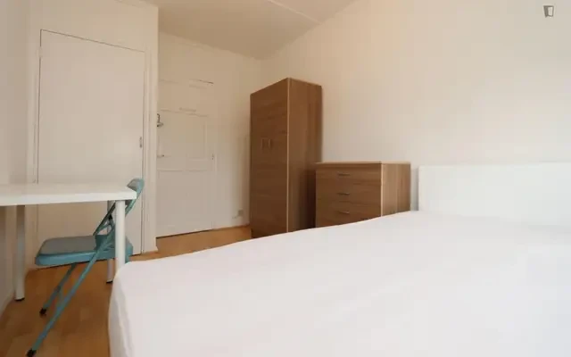 Lovely bedroom in a shared flat in Notting hill 4