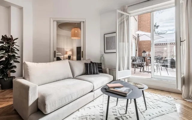 Real - 3 bedroom and terrace in Almagro 1