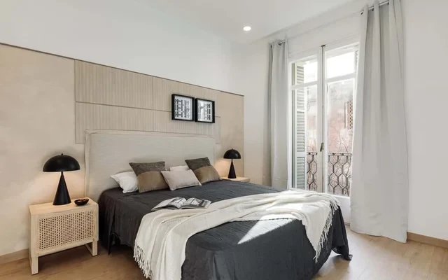 Costa - 3 bedrooms, balcony in Eixample Esquerra 4