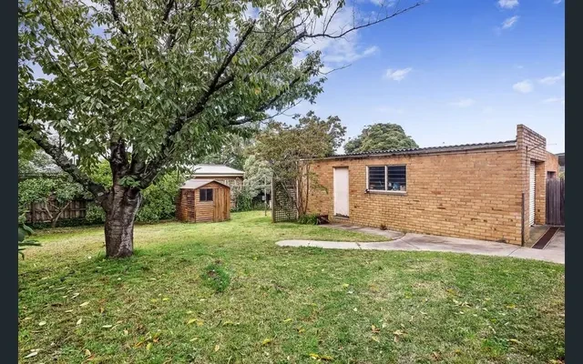 8 Watson Avenue, Mont Albert North 4