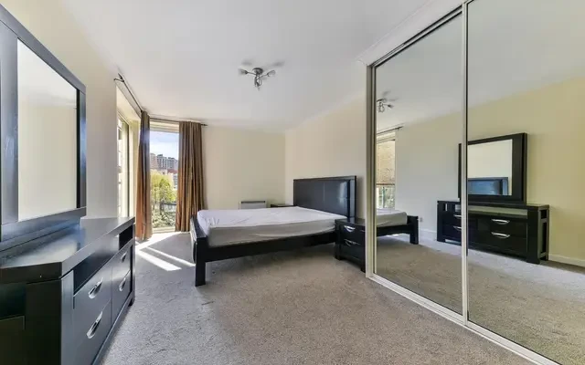 Boardwalk Place, London, E14 5SE 4