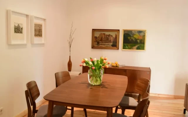 135qm Wohnung mit 2 Baedern und 2 Balkonen in Friedrichshain 3