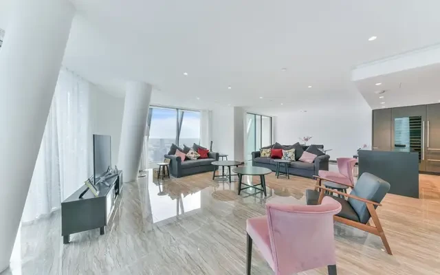 One Blackfriars, Southbank, London, SE1 9GQ 2
