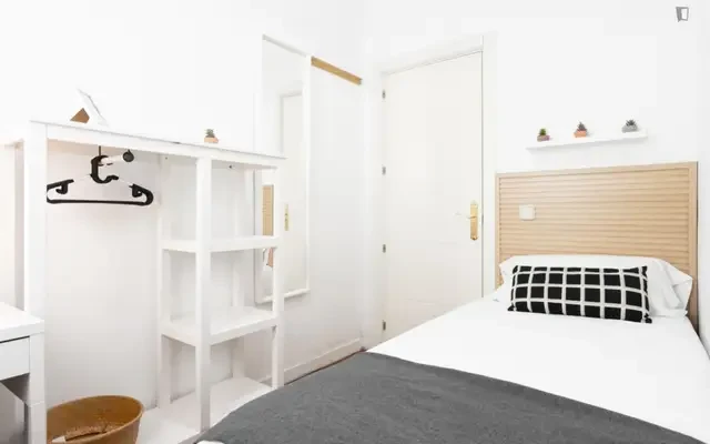 Cosy single bedroom near the Quevedo metro 0