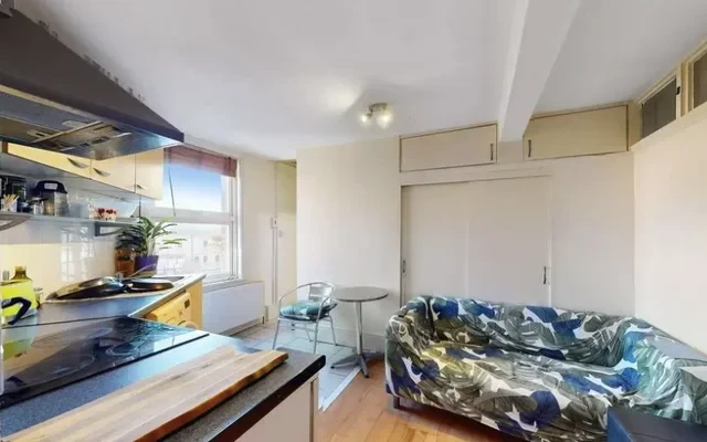 LH-Leman Street, London 1