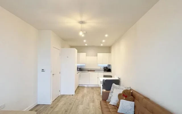 LH-581 North End Road 3